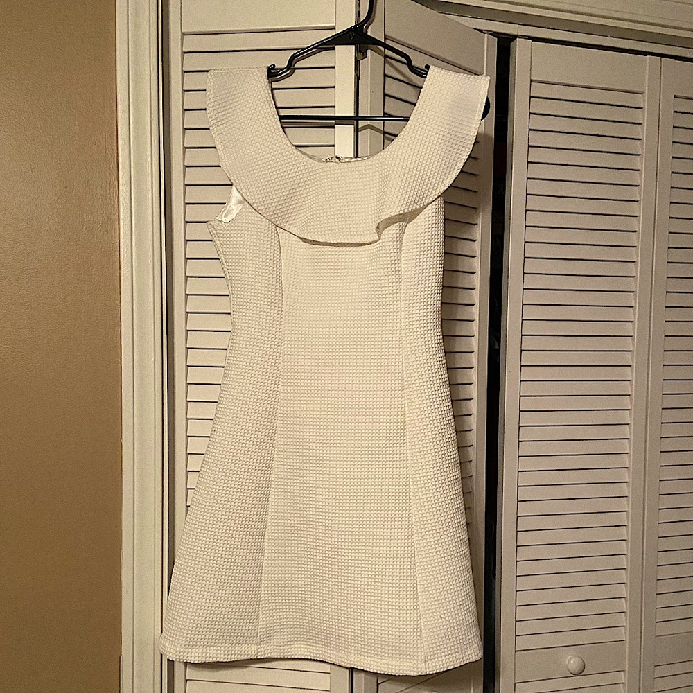 Cute botique dress-tags still on.